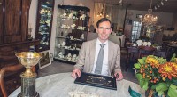 Chris van Waes koopt goud en zilver in