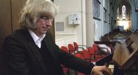 Gerard Legierse bespeelt de drie orgels in de Bonifatiuskerk