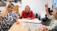 Koningin Máxima brengt werkbezoek aan iZi-ervaarwoning en project ‘Haags Ontmoeten’ in Den Haag